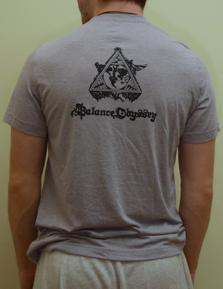 Gray shirt, back